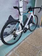 MERIDA SCULTURA 6000 GYÖNGYFEHÉR (TEAM REPLICA)  (M,L) Országúti Shimano 105 Di2 tárcsafék nem használt ELADÓ
