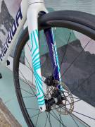 MERIDA SCULTURA 6000 GYÖNGYFEHÉR (TEAM REPLICA)  (M,L) Országúti Shimano 105 Di2 tárcsafék nem használt ELADÓ
