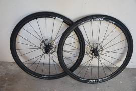 DT Swiss Shimano CL  kerékszett gumival, féktácsával DT Swiss Road Bike & Gravel Bike & Triathlon Bike Component, Road Bike Wheels / Tyres 700c (622) used For Sale