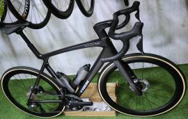 TREK MADONE SLR Gen8 ULTEGR Di2 2x12 2025 0KM Road bike disc brake new / not used For Sale