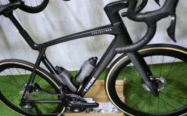 TREK MADONE SLR Gen8 ULTEGR Di2 2x12 2025 0KM Road bike disc brake new / not used For Sale