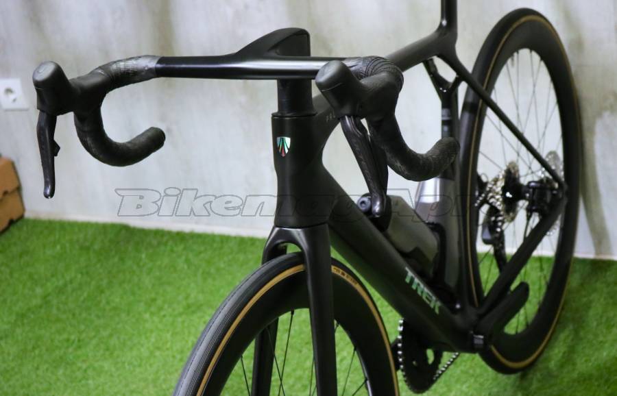 TREK MADONE SLR Gen8 ULTEGR Di2 2x12 2025 0KM Road bike disc brake new / not used For Sale