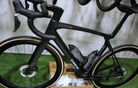 TREK MADONE SLR Gen8 ULTEGR Di2 2x12 2025 0KM Road bike disc brake new / not used For Sale