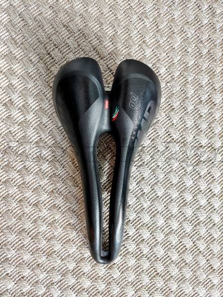 Selle SMP Well Gel nyereg eladó SMP Well Gel Országúti / Gravel / Triatlon Alkatrész, Országúti Nyereg / Nyeregcső használt ELADÓ
