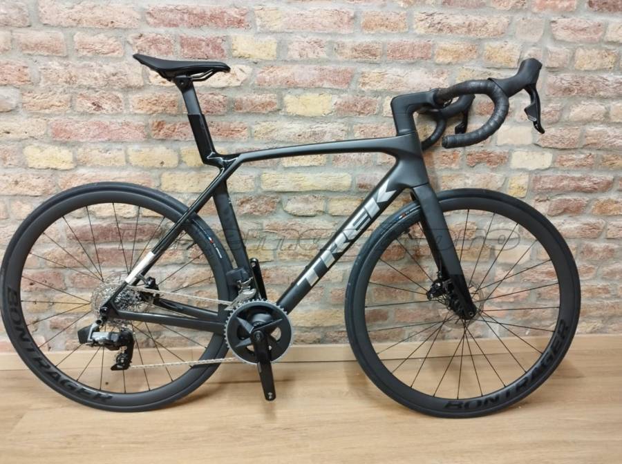 TREK Madone SL6 AXS, 2024 Országúti SRAM Rival eTap AXS tárcsafék új / garanciával ELADÓ