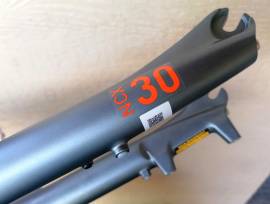 Új suntour ncx air 28as trekking teleszkóp  Ncx Mountain Bike Alkatrész, MTB Villa / Rugóstag villa 28" 80 mm alatt nem használt ELADÓ