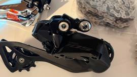 Új Shimano 105 2x12s Di2 tárcsás szett 105 Di2 Országúti / Gravel / Triatlon Alkatrész, Országúti / Gravel Váltó / Váltórendszer / DI2 elektromos Shimano 105 Di2 nem használt ELADÓ
