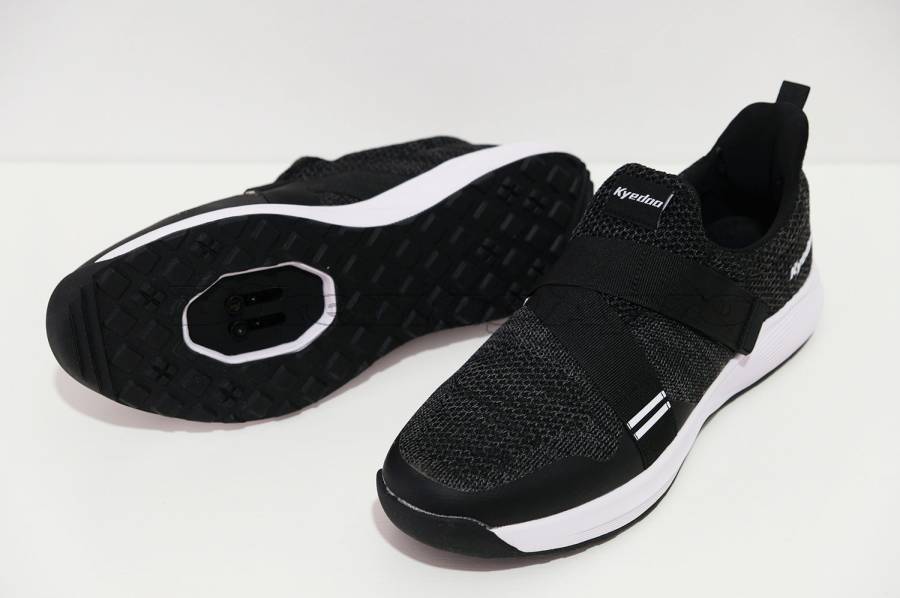Nyári MTB kerékpáros cipő, 44-45-ös, erős felépítés, SPD, taposó Nyári MTB kerékpáros cipő, 44-45-ös, erős felépíté Shoes / Socks / Shoe-Covers 44,5 MTB new / not used male/unisex For Sale