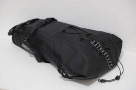 Nyeregcsőre rögzíthető csomagtartó szett: táska + stabilizáló 13 liter Csomagtartó szett: táska + stabilizáló 13 liter Bike & Cycling Bags new / not used For Sale