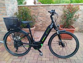 KTM Machina. Elektromos Városi 28" Bosch használt ELADÓ