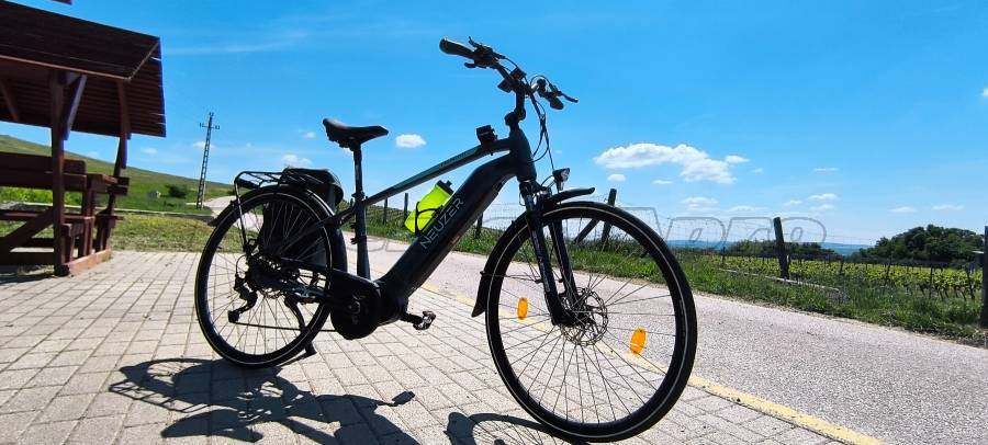 NEUZER Belluno Elektromos Trekking/cross 25 km/h Bafang 601-700 Wh használt ELADÓ