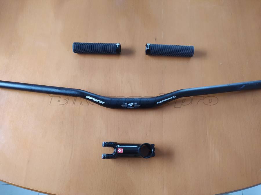 Spank/Bontrager/Fabric cockpit Spank Spoon/Bontrager Blendr/Fabric Funguy Mountain Bike Alkatrész, MTB Kormány / Stucni / Markolat használt ELADÓ