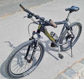 _EGYÉB Lakes MTB 26-os Mountain Bike 26" elöl teleszkópos Shimano Altus használt ELADÓ