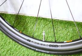0km új csúcs BONTRAGER AEOLUS PRO 3 CARBON TLR BONTRAGER AEOLUS Országúti / Gravel / Triatlon Alkatrész, Országúti  Kerék / Felni / Gumi nem használt ELADÓ