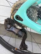 BIANCHI INFINITO ULTEGRA Di2 2025, 4iiii hajtókar Országúti Shimano Ultegra Di2 tárcsafék használt ELADÓ