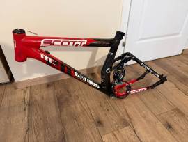 Prémium Scott Genius MC Karbon vázszett (M-es méret) jó állapotban! SCOTT Genius MC Mountain Bike Alkatrész, MTB Váz, Merev / Fully 26" 80 mm alatt használt ELADÓ