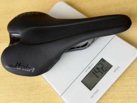 Selle Italia SLR Carbonio Boost Superflow L1-145mm 142g Selle Italia SLR Carbonio  Mountain Bike Alkatrész, MTB Nyereg / Nyeregcső nem használt ELADÓ