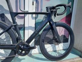 MERIDA  2026 MERIDA REACTO 6000  SELYEM FEKETE  (S) Országúti Shimano 105 tárcsafék új / garanciával ELADÓ