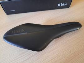 Fizik nyereg eladó Fizik Arione R00 Road Bike & Gravel Bike & Triathlon Bike Component, Road Bike Saddles & Seat Posts used For Sale