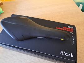 Fizik nyereg eladó Fizik Arione R00 Road Bike & Gravel Bike & Triathlon Bike Component, Road Bike Saddles & Seat Posts used For Sale