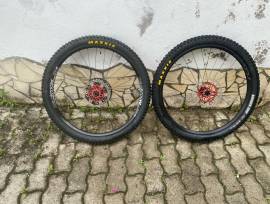 jó állapotú komplet kerék szett dt Mountain Bike Components, MTB Wheels & Tyres 29" tubeless used For Sale