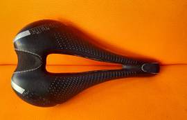 Selle Italia MAX SLR GEL SUPERFLOW nyereg Selle Italia MAX SLR GEL SUPERFLOW Road Bike & Gravel Bike & Triathlon Bike Component, Road Bike Saddles & Seat Posts used For Sale