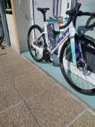 MERIDA REACTO 5000 IV1 GYÖNGYFEHÉR(KÉK-TEAM) (XS) Országúti Shimano 105 Di2 tárcsafék új / garanciával ELADÓ
