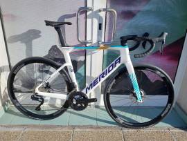 MERIDA REACTO 5000 IV1 GYÖNGYFEHÉR(KÉK-TEAM) (XS) Országúti Shimano 105 Di2 tárcsafék új / garanciával ELADÓ