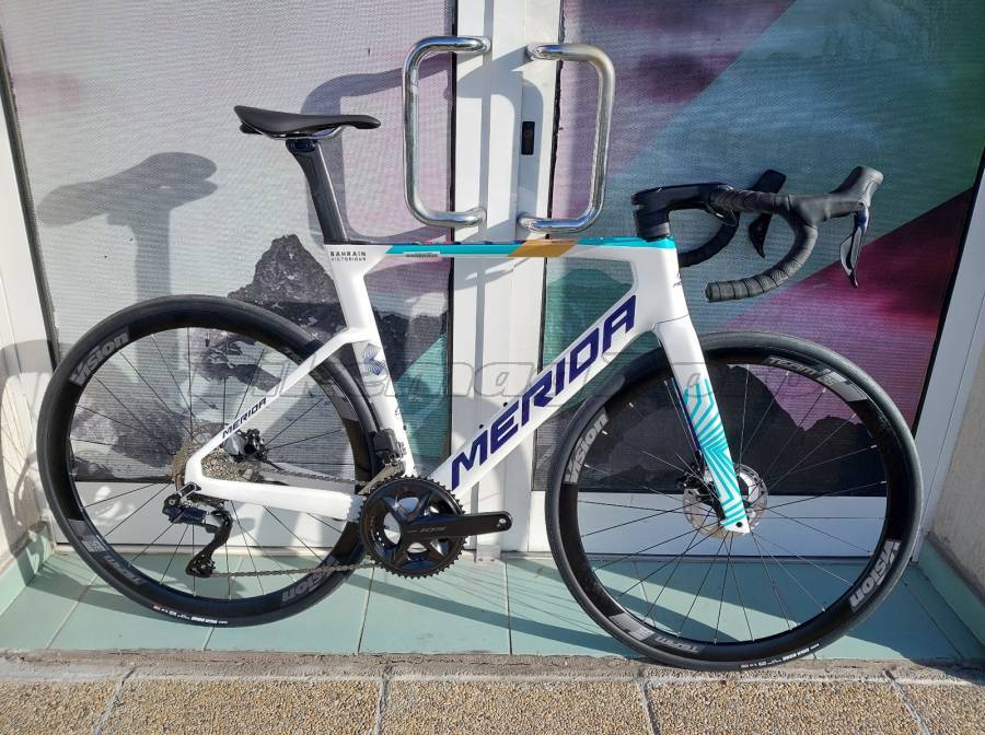 MERIDA REACTO 5000 IV1 GYÖNGYFEHÉR(KÉK-TEAM) (XS) Országúti Shimano 105 Di2 tárcsafék új / garanciával ELADÓ