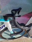 MERIDA REACTO 5000 IV1 GYÖNGYFEHÉR(KÉK-TEAM) (XS) Országúti Shimano 105 Di2 tárcsafék új / garanciával ELADÓ