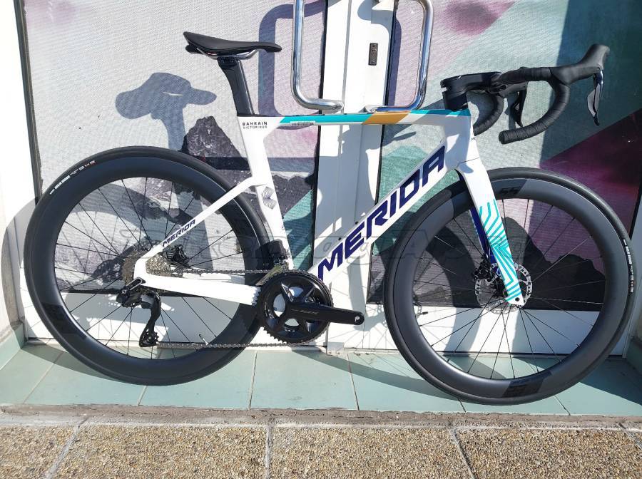 MERIDA 2025 REACTO 6000 IV1 GYÖNGYFEHÉR(KÉK-TEAM) (XS) Országúti Shimano Ultegra Di2 tárcsafék új / garanciával ELADÓ