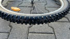 Schwalbe Külső gumi ICE Spiker Pro 26 (belsővel együtt) Scwalbe ICE Spiker Pro 26 Mountain Bike Alkatrész, MTB Kerék / Felni / Gumi 26" belsős használt ELADÓ