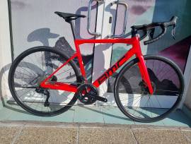 BMC Teammachine SLR THREE 105 DI2 ( 51,54,56,58 Országúti Shimano 105 Di2 tárcsafék új / garanciával ELADÓ