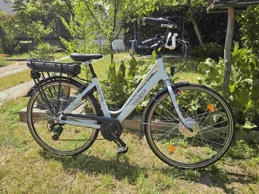 NEUZER Hollandia Basic 18 Elektromos Trekking/cross 25 km/h Mxus 0-400 Wh nem használt ELADÓ