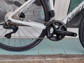 MERIDA SCULTURA 6000 FEHÉR (FEGYVERSZÜRKE)  (XS ) Országúti Shimano 105 Di2 tárcsafék új / garanciával ELADÓ