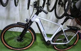 CUBE BOSCH CX SMART 750 AIR XT-12s Elektromos Trekking/cross más Bosch nem használt ELADÓ
