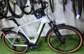 CUBE BOSCH CX SMART 750 AIR XT-12s Elektromos Trekking/cross más Bosch nem használt ELADÓ