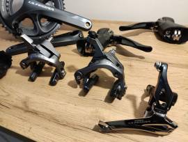 Szép állapotú Ultegra 6800 szett 2×11 Ultegra 6800 Országúti / Gravel / Triatlon Alkatrész, Országúti Fék / Fékváltókar mechanikus használt ELADÓ