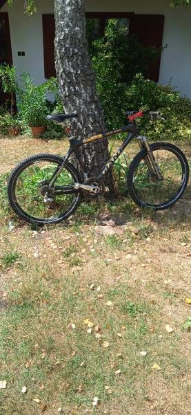 GIANT Carbon Mountain Bike 26" elöl teleszkópos Shimano XTR használt ELADÓ