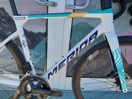 MERIDA SCULTURA 5000 V1 GYÖNGYFEHÉR (KÉK-TEAM) ( S,M) Országúti Shimano 105 Di2 tárcsafék új / garanciával ELADÓ