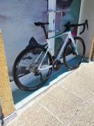 MERIDA SCULTURA 5000 V1 GYÖNGYFEHÉR (KÉK-TEAM) ( S,M) Országúti Shimano 105 Di2 tárcsafék új / garanciával ELADÓ