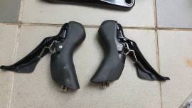 Shimano 105 disc komplett szett (11 sebességes) Shimano 105 Országúti / Gravel / Triatlon Alkatrész, Országúti Hajtásrendszer Shimano 105 használt ELADÓ