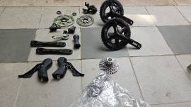 Shimano 105 disc komplett szett (11 sebességes) Shimano 105 Országúti / Gravel / Triatlon Alkatrész, Országúti Hajtásrendszer Shimano 105 használt ELADÓ
