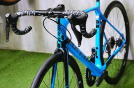 GIANT ADVANCED SL CARBON DISC ULTEGRA Di2 Road bike disc brake used For Sale