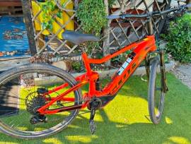 SCOTT E8000 Elektromos Trekking/cross más Shimano 401-500 Wh használt ELADÓ
