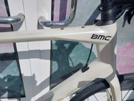 BMC Roadmachine THREE Carbon 105 Di2 ( 58) Road bike Shimano 105 Di2 disc brake new with guarantee For Sale
