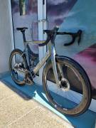 MERIDA REACTO 8000 IV3 FEGYVERSZÜRKE (EZÜST) ( (L) Országúti Shimano Ultegra Di2 tárcsafék új / garanciával ELADÓ