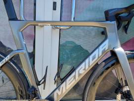 MERIDA REACTO 8000 IV3 FEGYVERSZÜRKE (EZÜST) ( (L) Országúti Shimano Ultegra Di2 tárcsafék új / garanciával ELADÓ