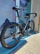 MERIDA REACTO 8000 IV3 FEGYVERSZÜRKE (EZÜST) ( (L) Országúti Shimano Ultegra Di2 tárcsafék új / garanciával ELADÓ