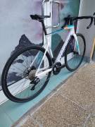 MERIDA SCULTURA 6000 GYÖNGYFEHÉR (TEAM REPLICA)  (M,L) Országúti Shimano 105 Di2 tárcsafék új / garanciával ELADÓ